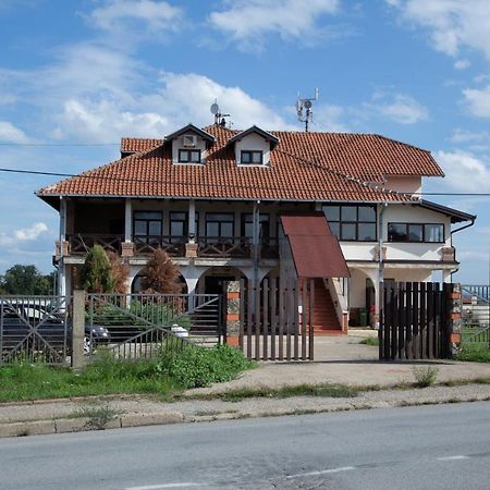 Motel Imperija Ub Zewnętrze zdjęcie