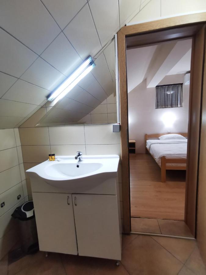 Motel Imperija Ub Zewnętrze zdjęcie