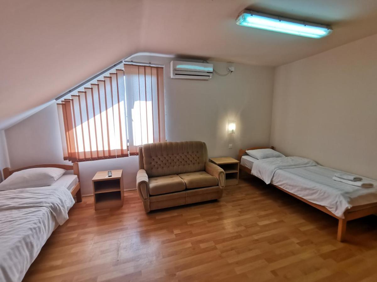 Motel Imperija Ub Zewnętrze zdjęcie